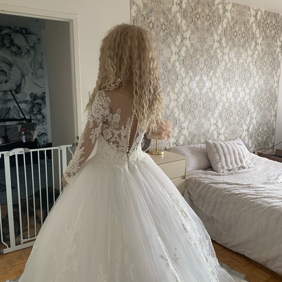 Brand new never work gorgeous ball gown off the shoulder wedding dress - Picture 3 of 16